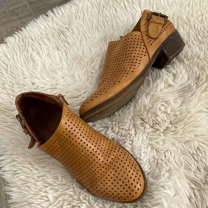 High heel bots size 5.5